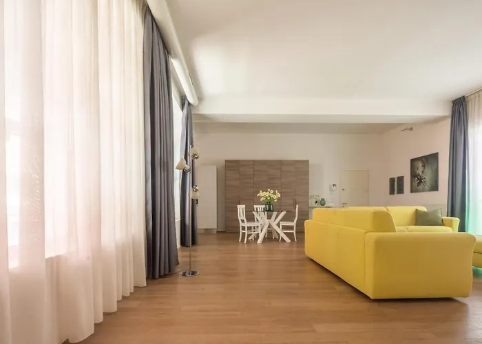Centrale Mazzoni Apartments R&R